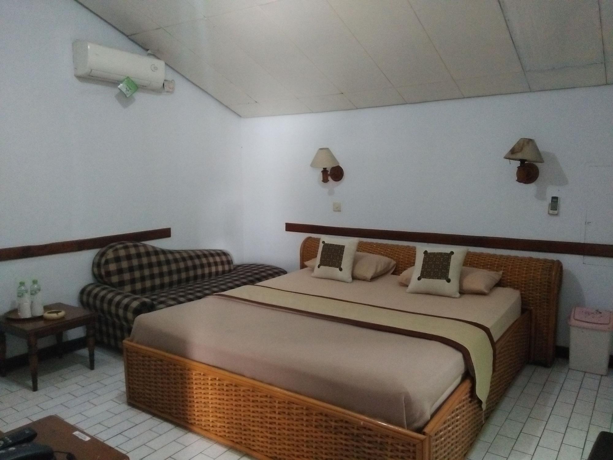 Oyo 1945 Hotel Bali Indah Bandung Extérieur photo