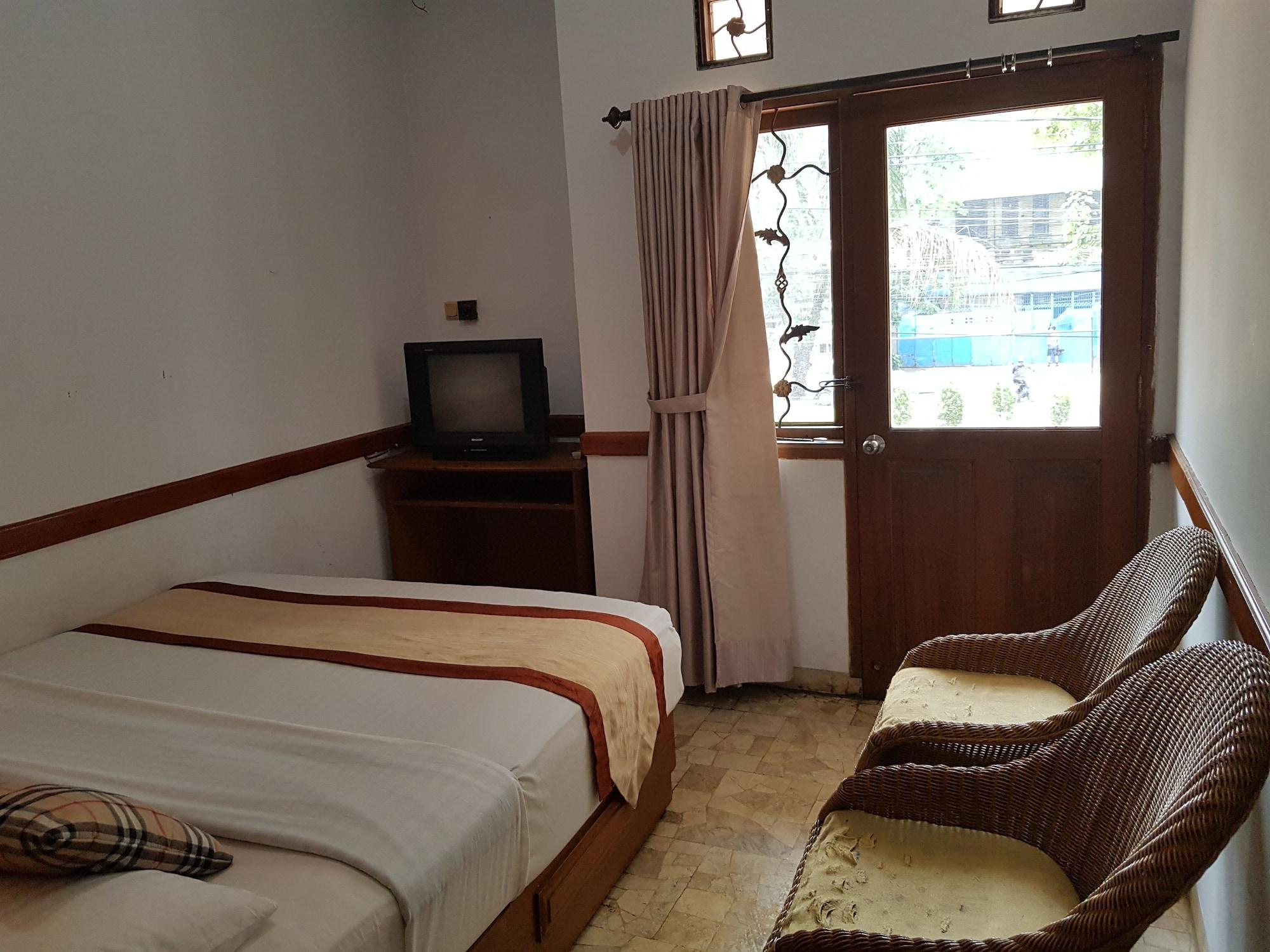 Oyo 1945 Hotel Bali Indah Bandung Extérieur photo