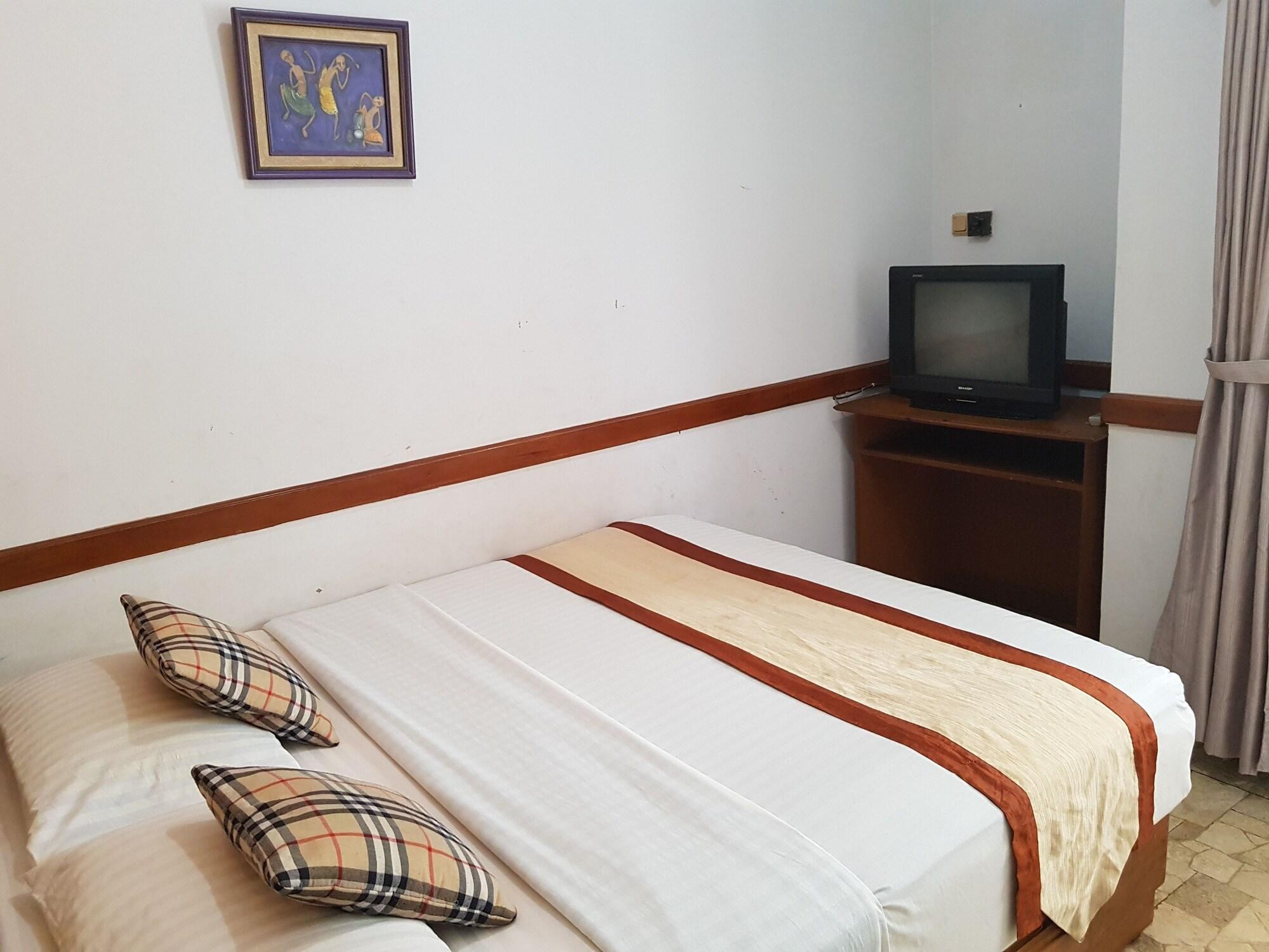 Oyo 1945 Hotel Bali Indah Bandung Extérieur photo