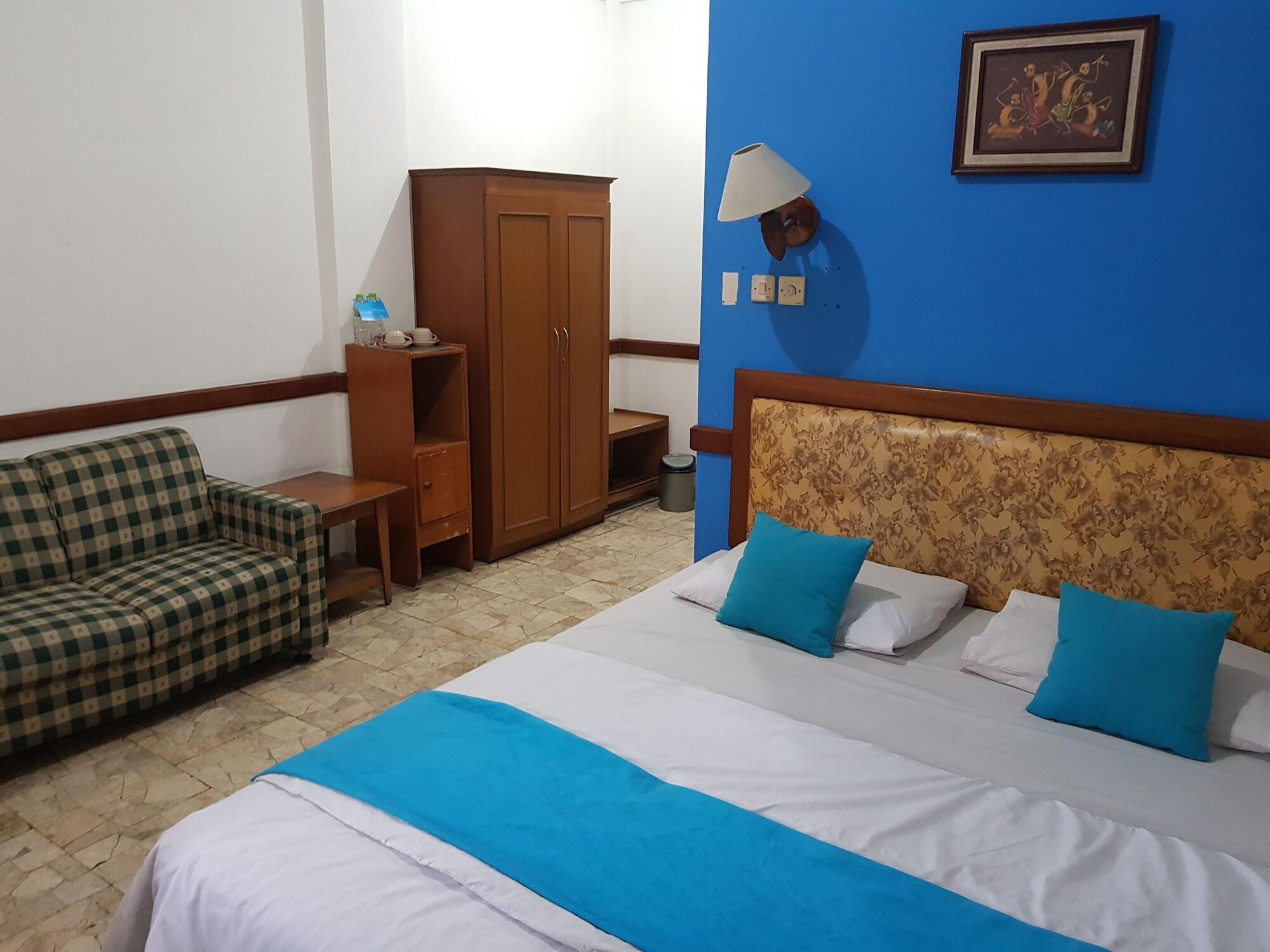 Oyo 1945 Hotel Bali Indah Bandung Extérieur photo
