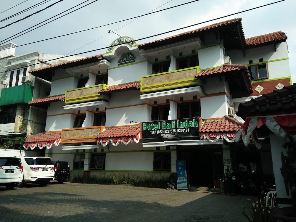Oyo 1945 Hotel Bali Indah Bandung Extérieur photo