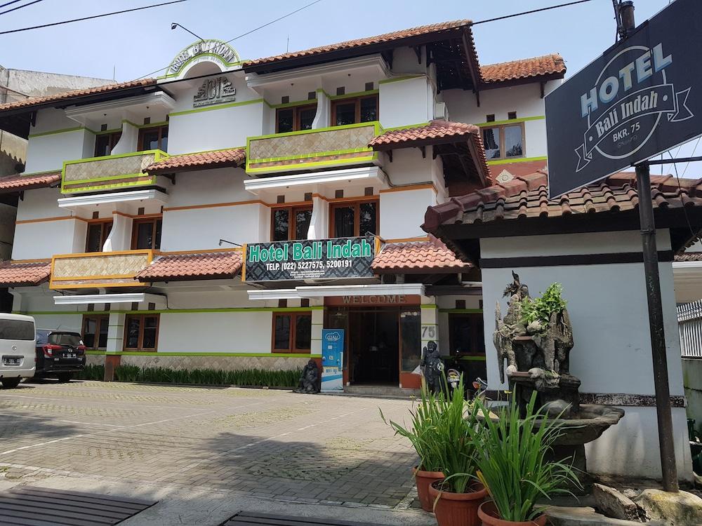 Oyo 1945 Hotel Bali Indah Bandung Extérieur photo