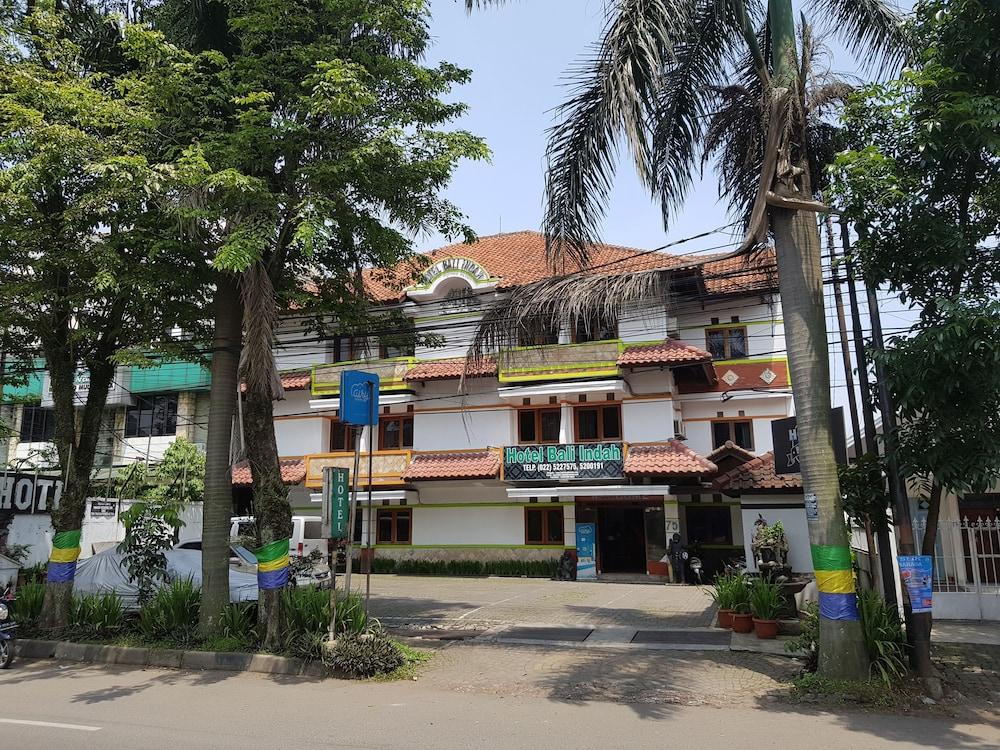 Oyo 1945 Hotel Bali Indah Bandung Extérieur photo