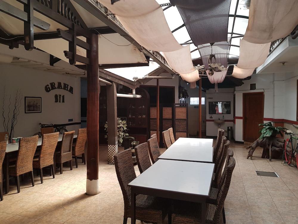 Oyo 1945 Hotel Bali Indah Bandung Extérieur photo
