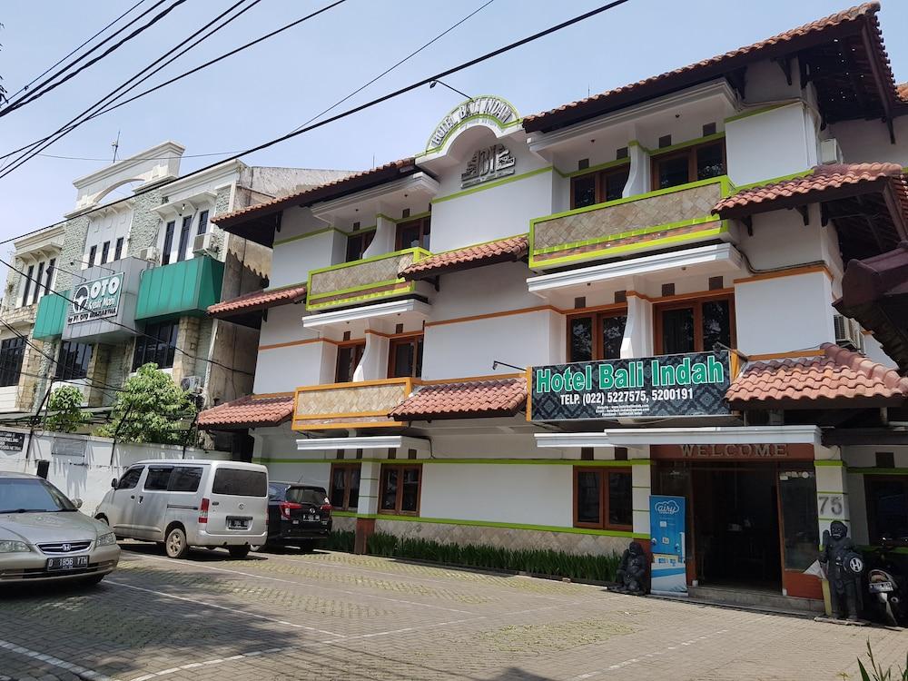 Oyo 1945 Hotel Bali Indah Bandung Extérieur photo