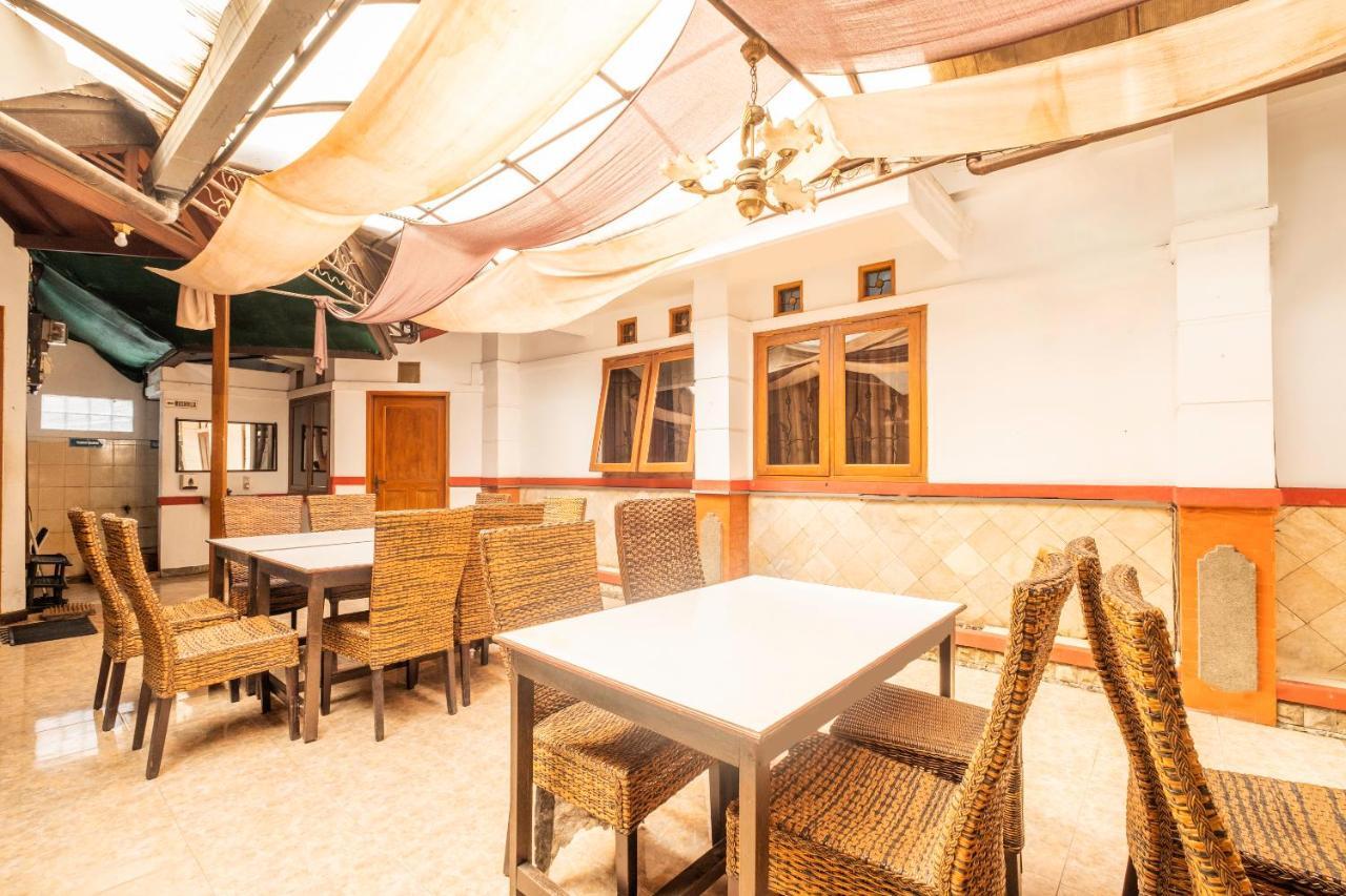Oyo 1945 Hotel Bali Indah Bandung Extérieur photo