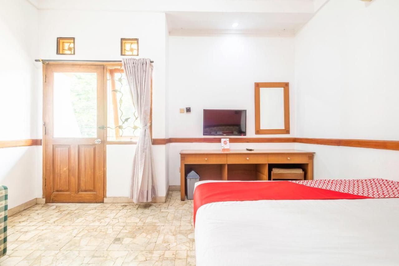 Oyo 1945 Hotel Bali Indah Bandung Extérieur photo